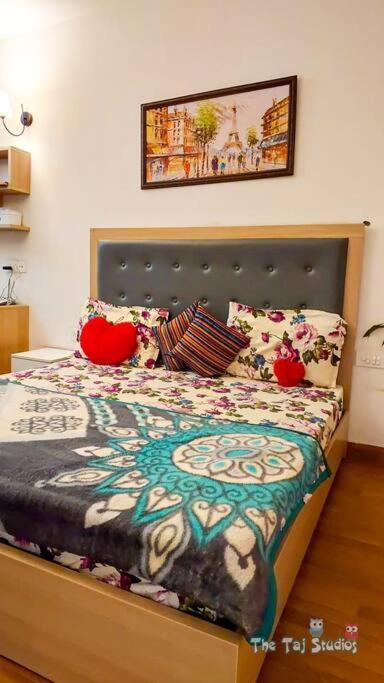 Top Luxury & Couple Friendly Stay Gp By Taj Suites & Studios #New Year Party & Stay Noida Zewnętrze zdjęcie