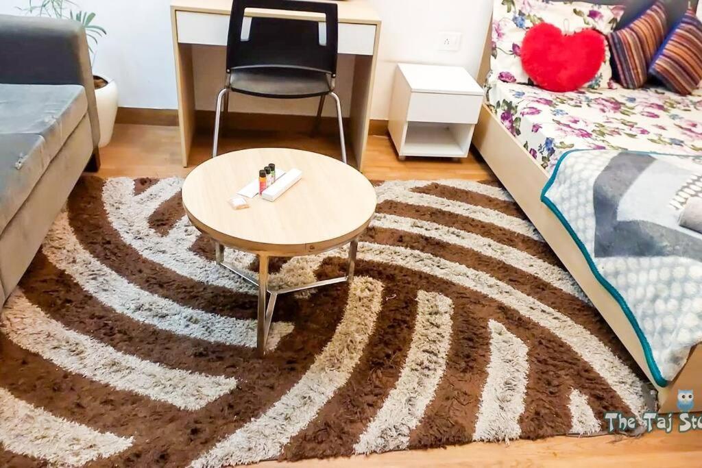 Top Luxury & Couple Friendly Stay Gp By Taj Suites & Studios #New Year Party & Stay Noida Zewnętrze zdjęcie