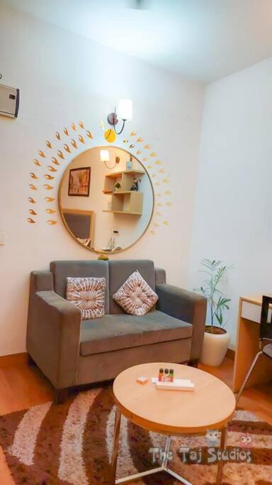 Top Luxury & Couple Friendly Stay Gp By Taj Suites & Studios #New Year Party & Stay Noida Zewnętrze zdjęcie