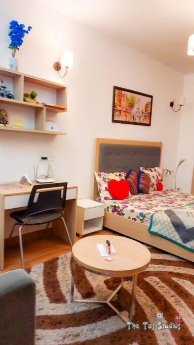 Top Luxury & Couple Friendly Stay Gp By Taj Suites & Studios #New Year Party & Stay Noida Zewnętrze zdjęcie
