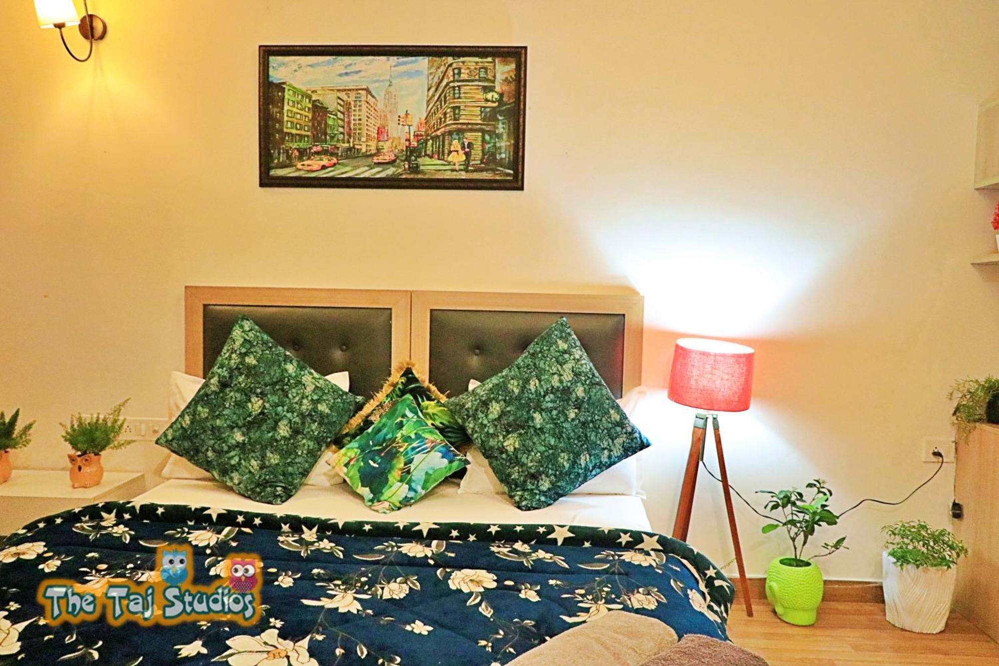Top Luxury & Couple Friendly Stay Gp By Taj Suites & Studios #New Year Party & Stay Noida Zewnętrze zdjęcie