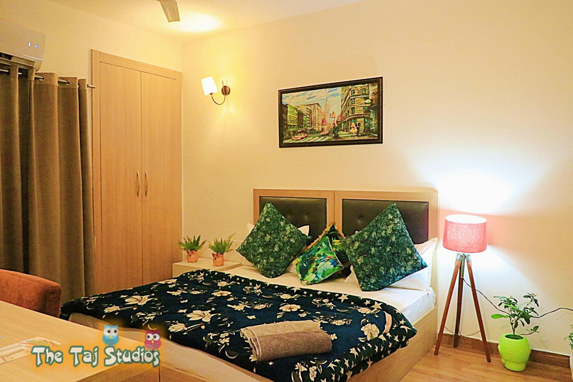 Top Luxury & Couple Friendly Stay Gp By Taj Suites & Studios #New Year Party & Stay Noida Zewnętrze zdjęcie