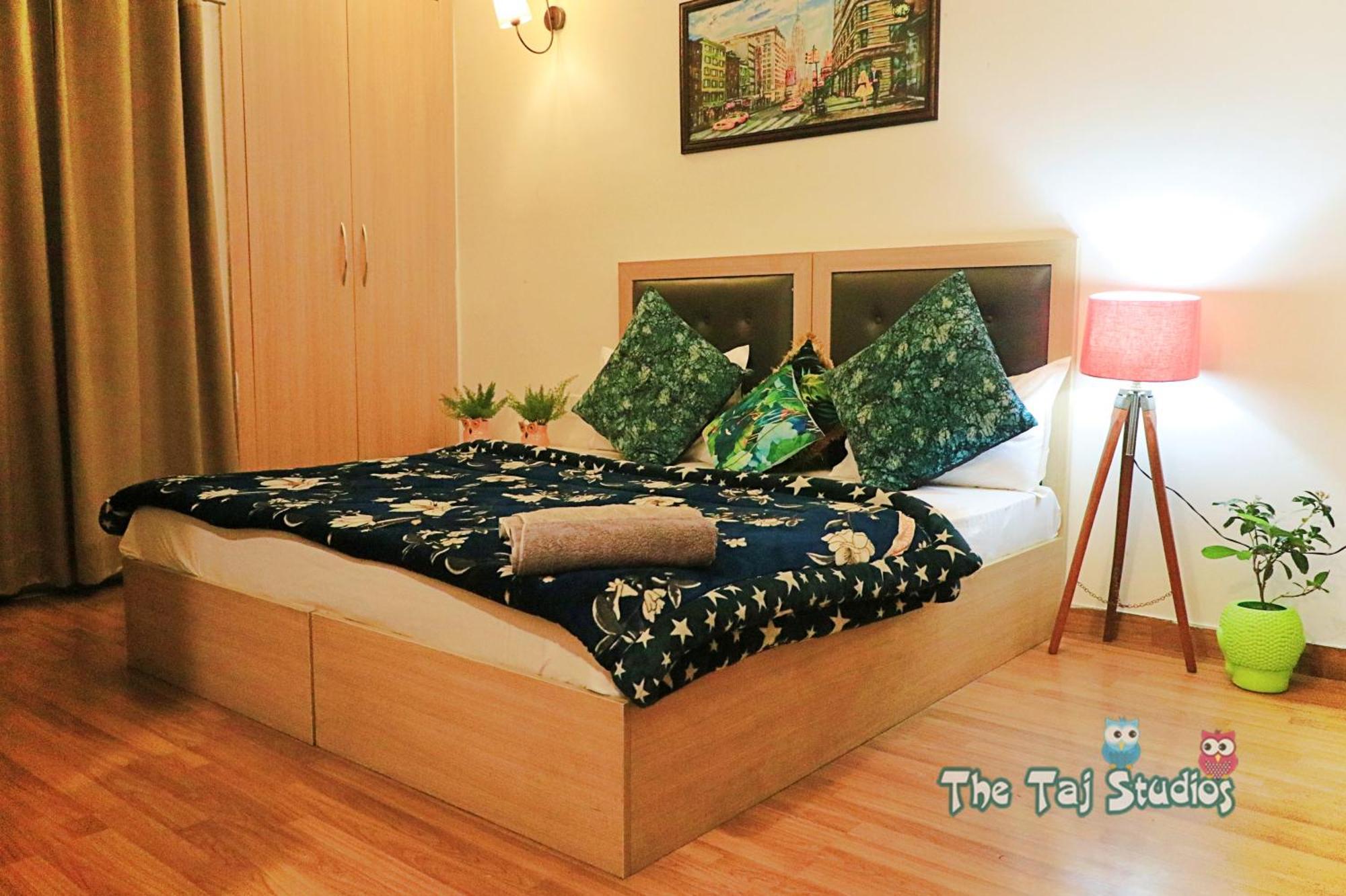 Top Luxury & Couple Friendly Stay Gp By Taj Suites & Studios #New Year Party & Stay Noida Zewnętrze zdjęcie