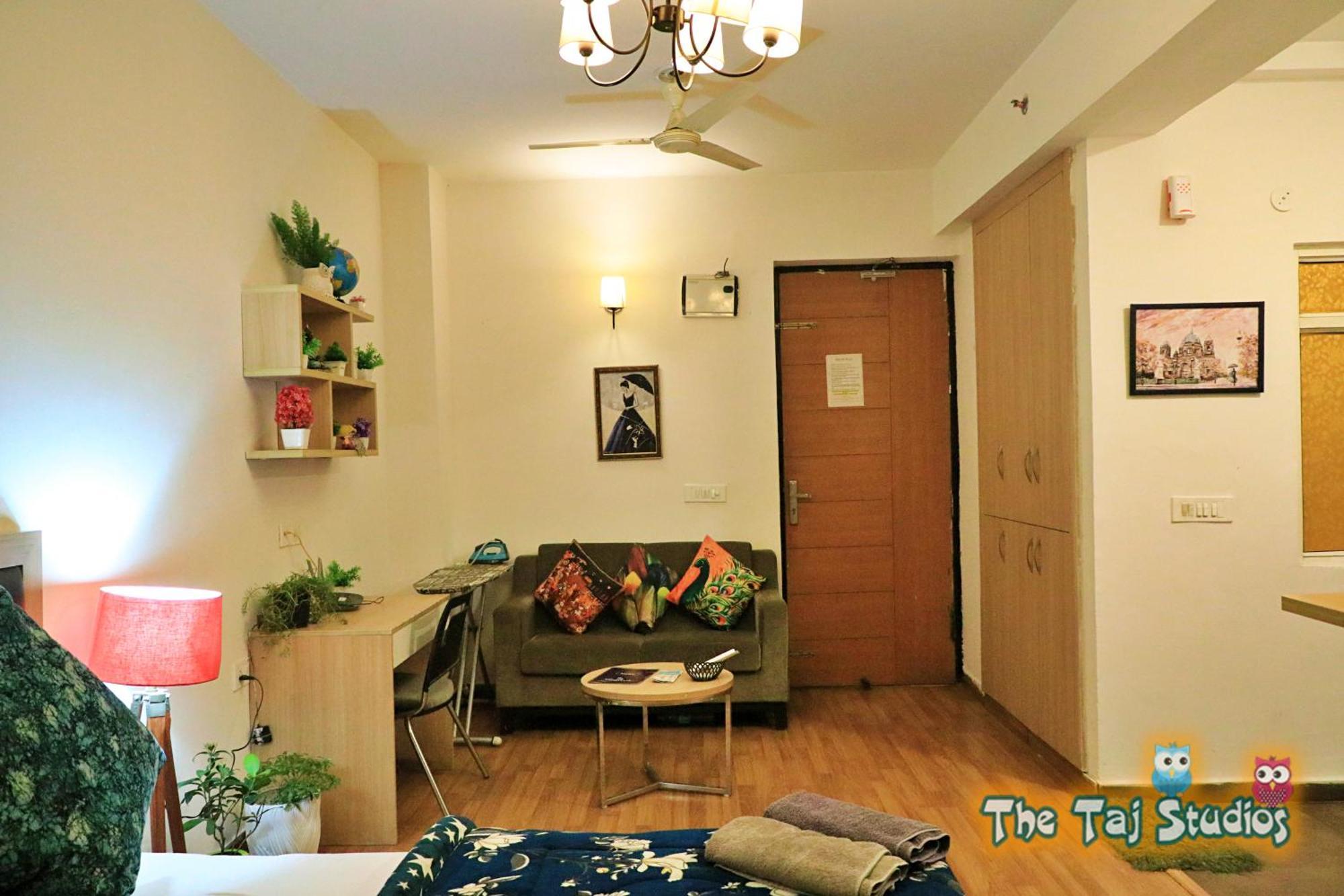 Top Luxury & Couple Friendly Stay Gp By Taj Suites & Studios #New Year Party & Stay Noida Zewnętrze zdjęcie